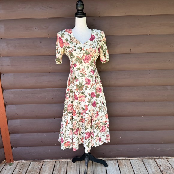 Paris Sport Club Dresses & Skirts - Vtg Paris Sport Club Floral Midi Dress Womens 7/8 Cream Pink 90s Lace Up Waist